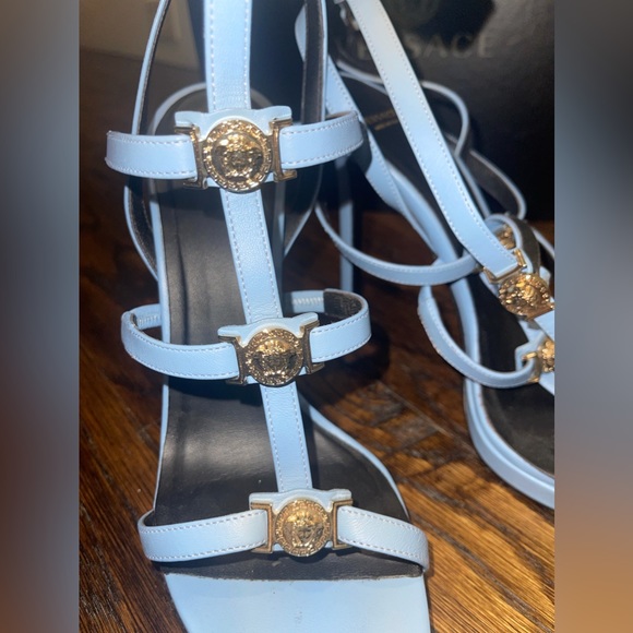 Authentic Versace Medusa gold heeled sandals - Picture 5 of 7